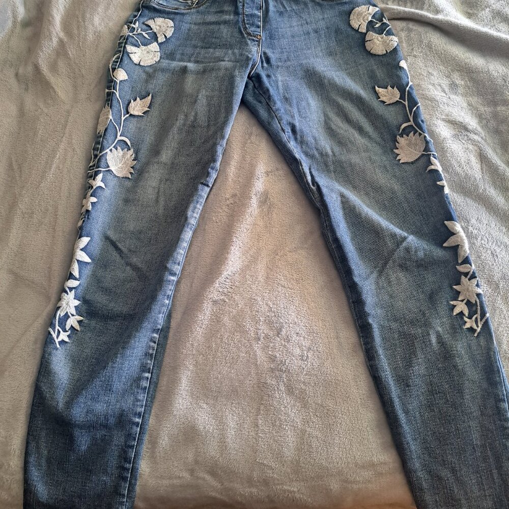 Jeans - Picture 2 of 3
